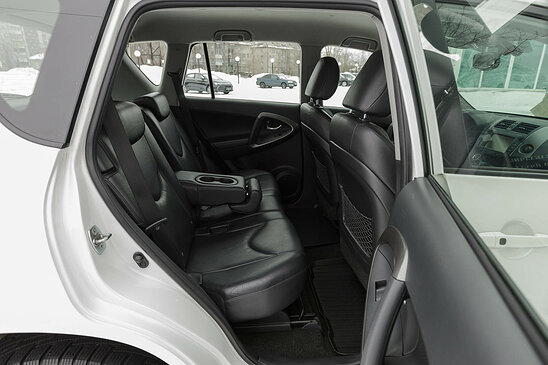 Toyota RAV4 2.0 4WD CVT (158 л.с.) Prestige