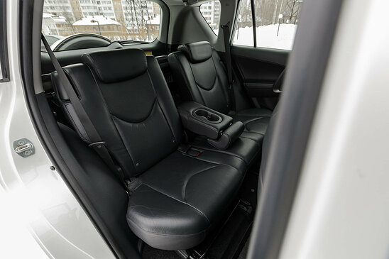 Toyota RAV4 2.0 4WD CVT (158 л.с.) Prestige