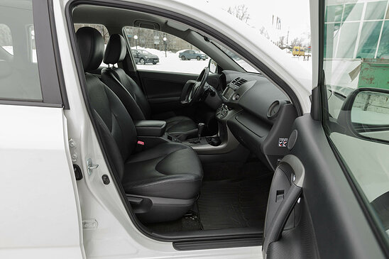 Toyota RAV4 2.0 4WD CVT (158 л.с.) Prestige