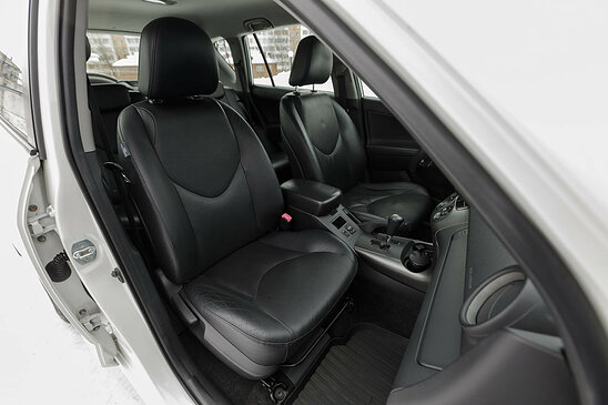 Toyota RAV4 2.0 4WD CVT (158 л.с.) Prestige