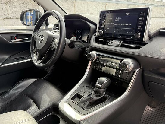 Toyota RAV4 2.5 4WD AT (199 л.с.) Комфорт