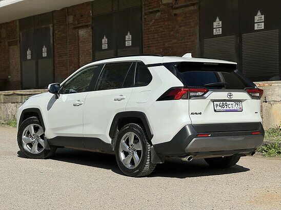 Toyota RAV4 2.5 4WD AT (199 л.с.) Комфорт