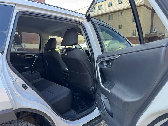 Toyota RAV4 2.5 4WD AT (199 л.с.) Комфорт