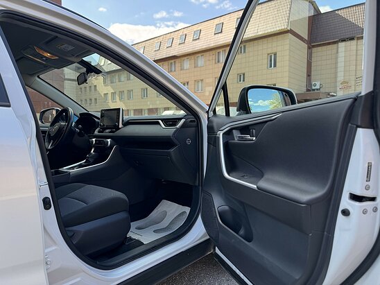 Toyota RAV4 2.5 4WD AT (199 л.с.) Комфорт