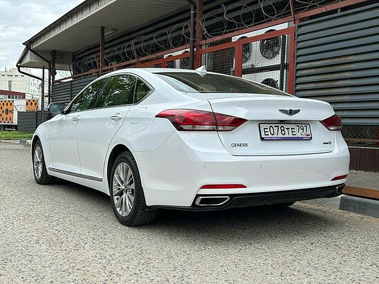 Hyundai Genesis 3.0 V6 4WD AT (249 л.с.) Premium