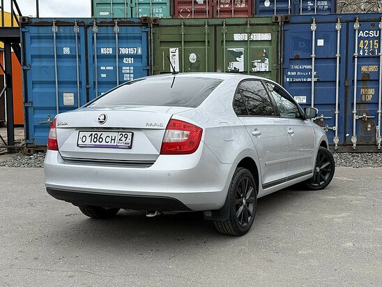 Skoda Rapid 1.6 MPI MT (90 л.с.) Hockey Edition