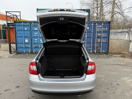 Skoda Rapid 1.6 MPI MT (90 л.с.) Hockey Edition