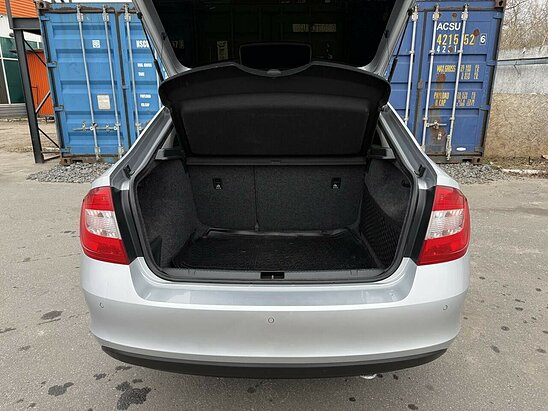 Skoda Rapid 1.6 MPI MT (90 л.с.) Hockey Edition
