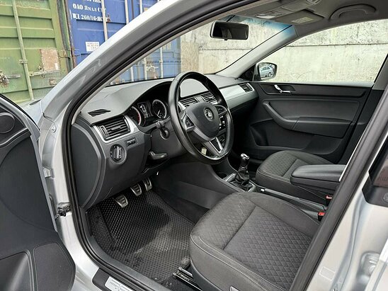 Skoda Rapid 1.6 MPI MT (90 л.с.) Hockey Edition