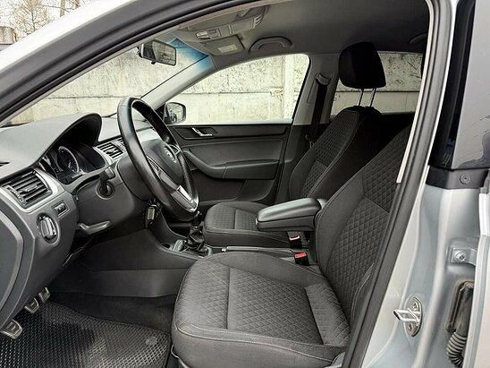 Skoda Rapid 1.6 MPI MT (90 л.с.) Hockey Edition