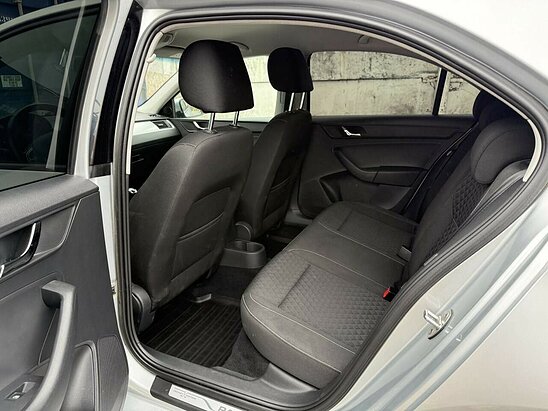 Skoda Rapid 1.6 MPI MT (90 л.с.) Hockey Edition