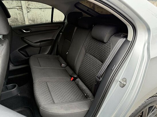 Skoda Rapid 1.6 MPI MT (90 л.с.) Hockey Edition