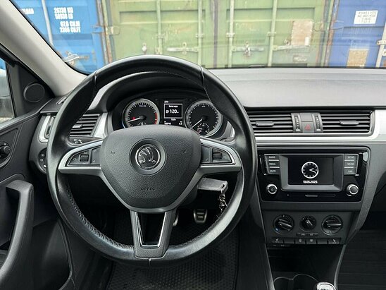 Skoda Rapid 1.6 MPI MT (90 л.с.) Hockey Edition