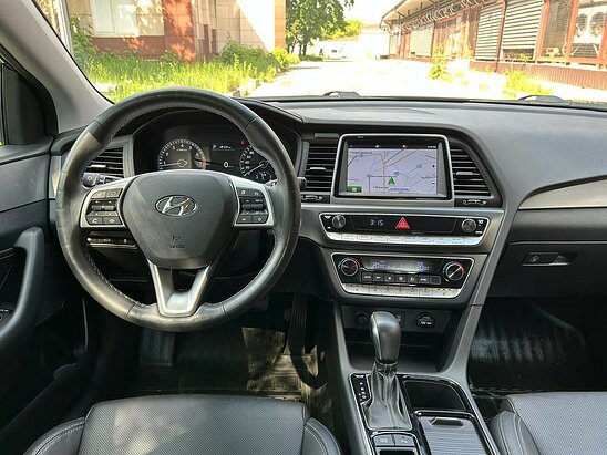 Hyundai Sonata 2.0 AT (150 л.с.) Lifestyle