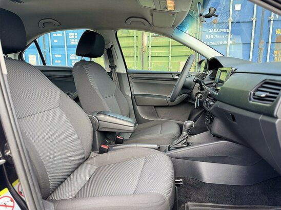 Volkswagen Polo 1.6 MPI AT (110 л.с.) Respect
