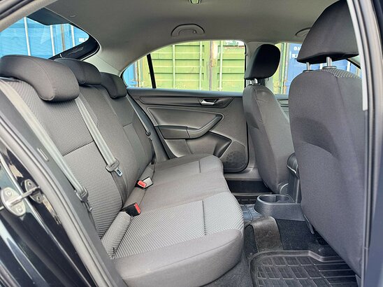 Volkswagen Polo 1.6 MPI AT (110 л.с.) Respect
