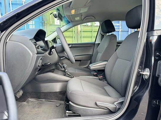 Volkswagen Polo 1.6 MPI AT (110 л.с.) Respect