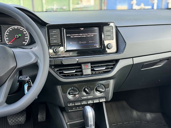 Volkswagen Polo 1.6 MPI AT (110 л.с.) Respect