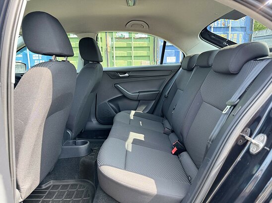 Volkswagen Polo 1.6 MPI AT (110 л.с.) Respect