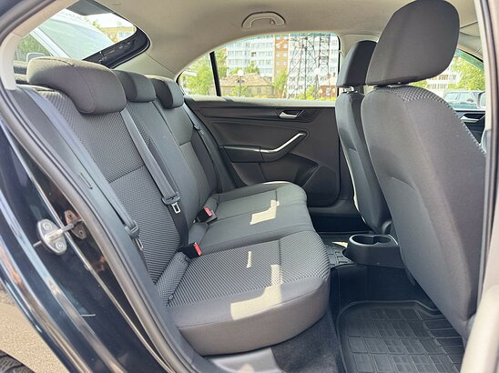Volkswagen Polo 1.6 MPI AT (110 л.с.) Respect