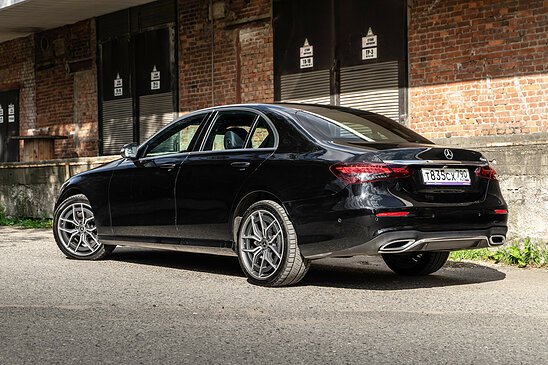 Mercedes-Benz E-класс E 220d 2.0 4MATIC 9G-Tronic (194 л.с.) Premium
