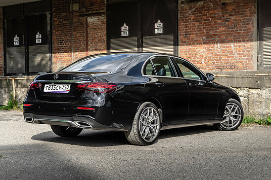 Mercedes-Benz E-класс E 220d 2.0 4MATIC 9G-Tronic (194 л.с.) Premium