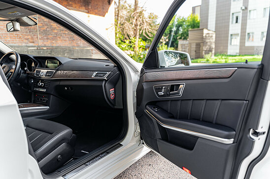 Mercedes-Benz E-класс E 300 3.5 4MATIC 7G-Tronic (249 л.с.) Особая серия