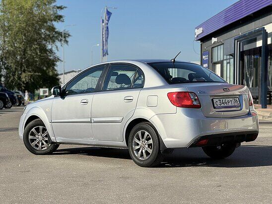 Kia Rio 1.4 AT (97 л.с.) Luxe