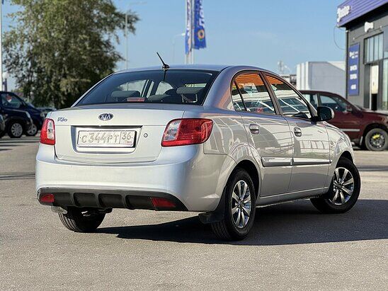 Kia Rio 1.4 AT (97 л.с.) Luxe