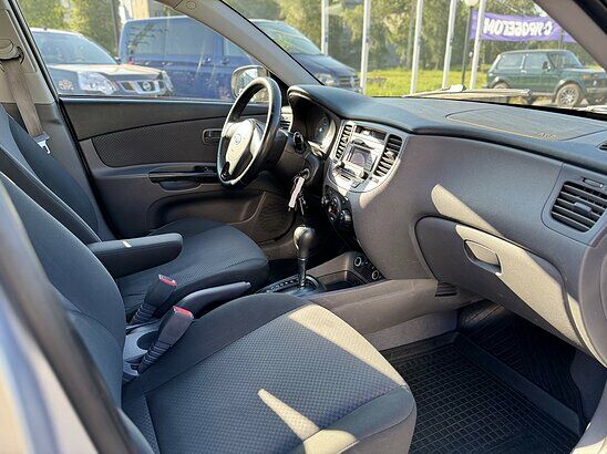 Kia Rio 1.4 AT (97 л.с.) Luxe