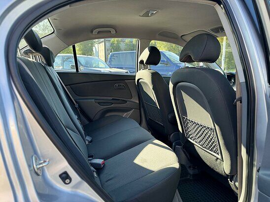 Kia Rio 1.4 AT (97 л.с.) Luxe