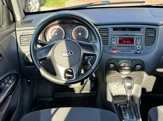 Kia Rio 1.4 AT (97 л.с.) Luxe
