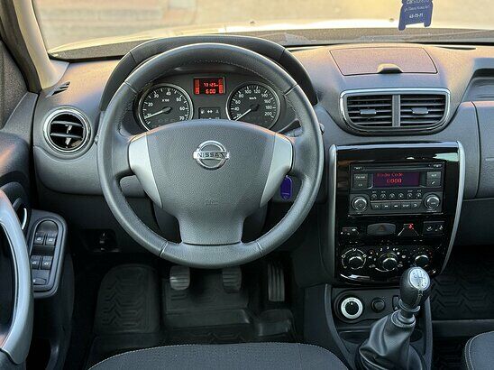 Nissan Terrano 2.0 4WD MT (135 л.с.) Elegance Plus