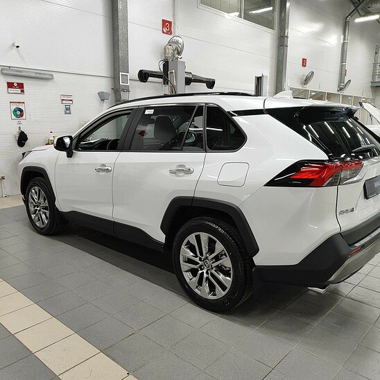 Toyota RAV4 2.0 4WD CVT (170 л.с.)