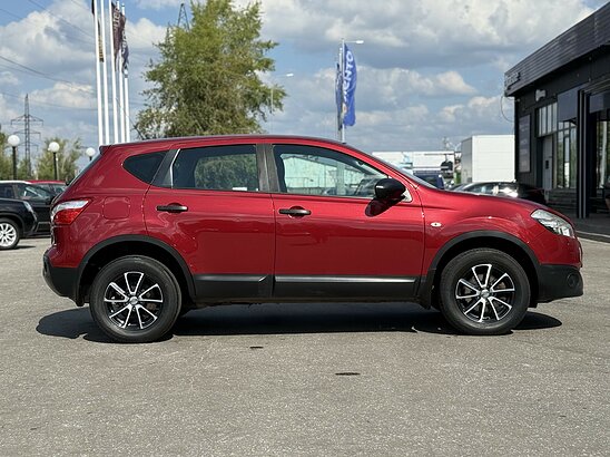 Nissan Qashqai 2.0 4WD CVT (141 л.с.) XE