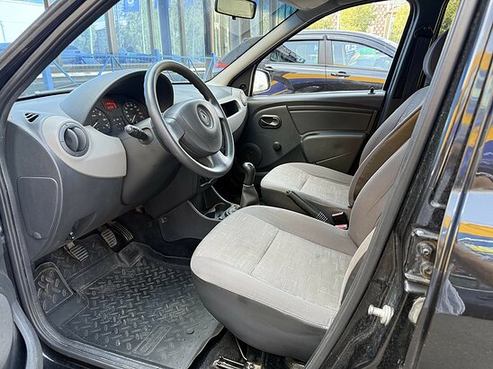 Renault Logan 1.4 MT (75 л.с.) Authentique