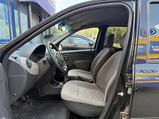 Renault Logan 1.4 MT (75 л.с.) Authentique