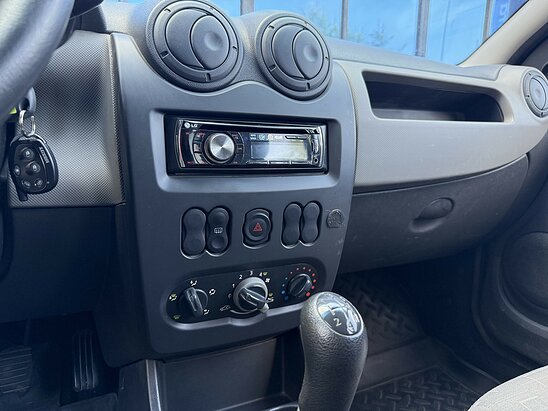 Renault Logan 1.4 MT (75 л.с.) Authentique