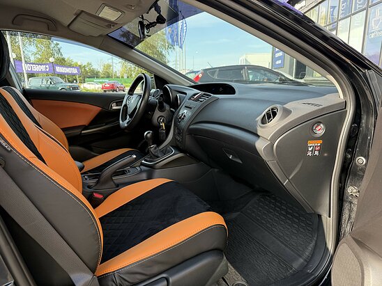 Honda Civic 1.8 MT (142 л.с.) Lifestyle