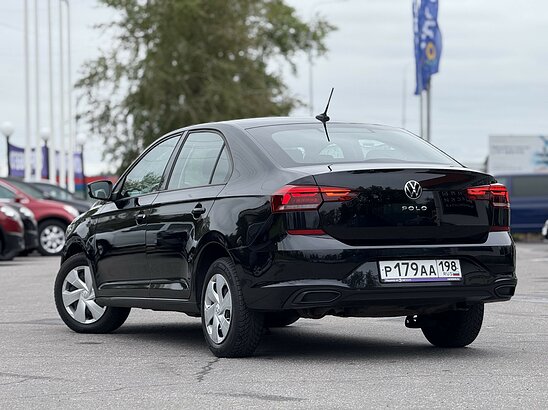 Volkswagen Polo 1.6 MPI AT (110 л.с.) Respect