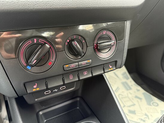 Volkswagen Polo 1.6 MPI AT (110 л.с.) Respect