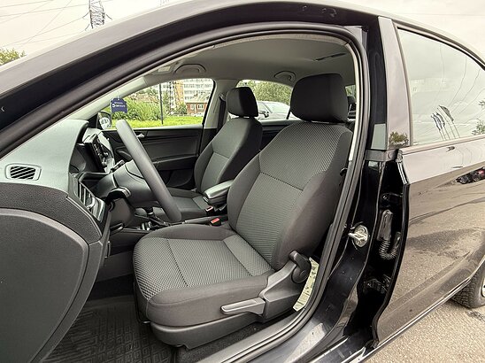 Volkswagen Polo 1.6 MPI AT (110 л.с.) Respect