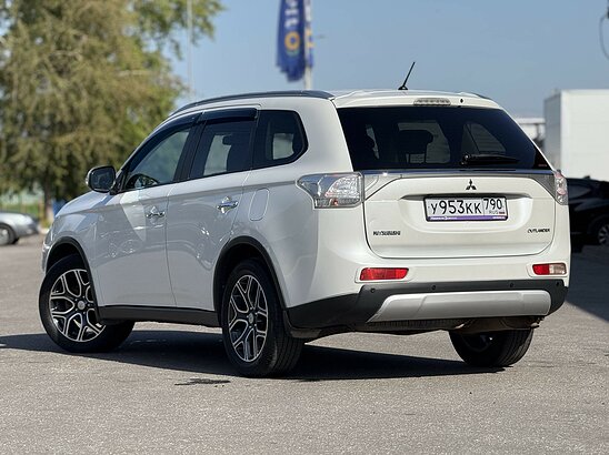 Mitsubishi Outlander 2.4 4WD CVT (167 л.с.) Ultimate