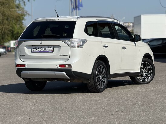 Mitsubishi Outlander 2.4 4WD CVT (167 л.с.) Ultimate