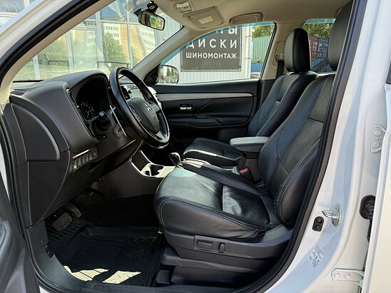 Mitsubishi Outlander 2.4 4WD CVT (167 л.с.) Ultimate