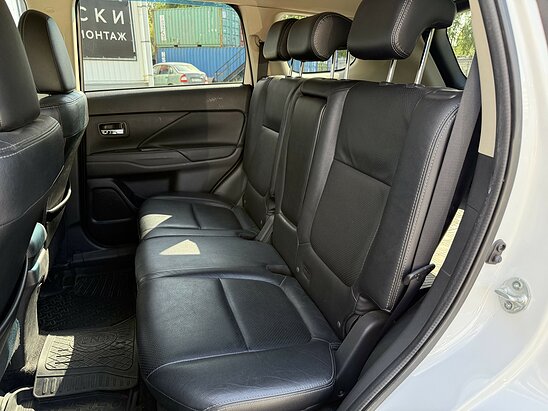 Mitsubishi Outlander 2.4 4WD CVT (167 л.с.) Ultimate