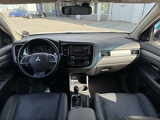 Mitsubishi Outlander 2.4 4WD CVT (167 л.с.) Ultimate