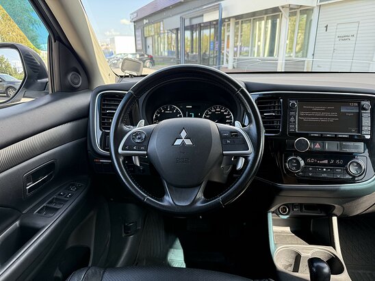 Mitsubishi Outlander 2.4 4WD CVT (167 л.с.) Ultimate