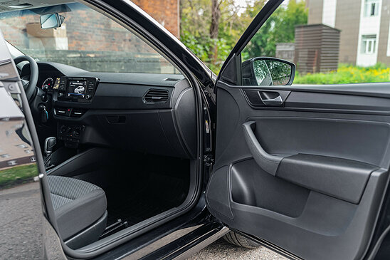 Volkswagen Polo 1.6 MPI AT (110 л.с.) Respect