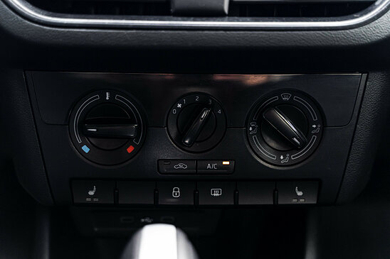 Volkswagen Polo 1.6 MPI AT (110 л.с.) Respect